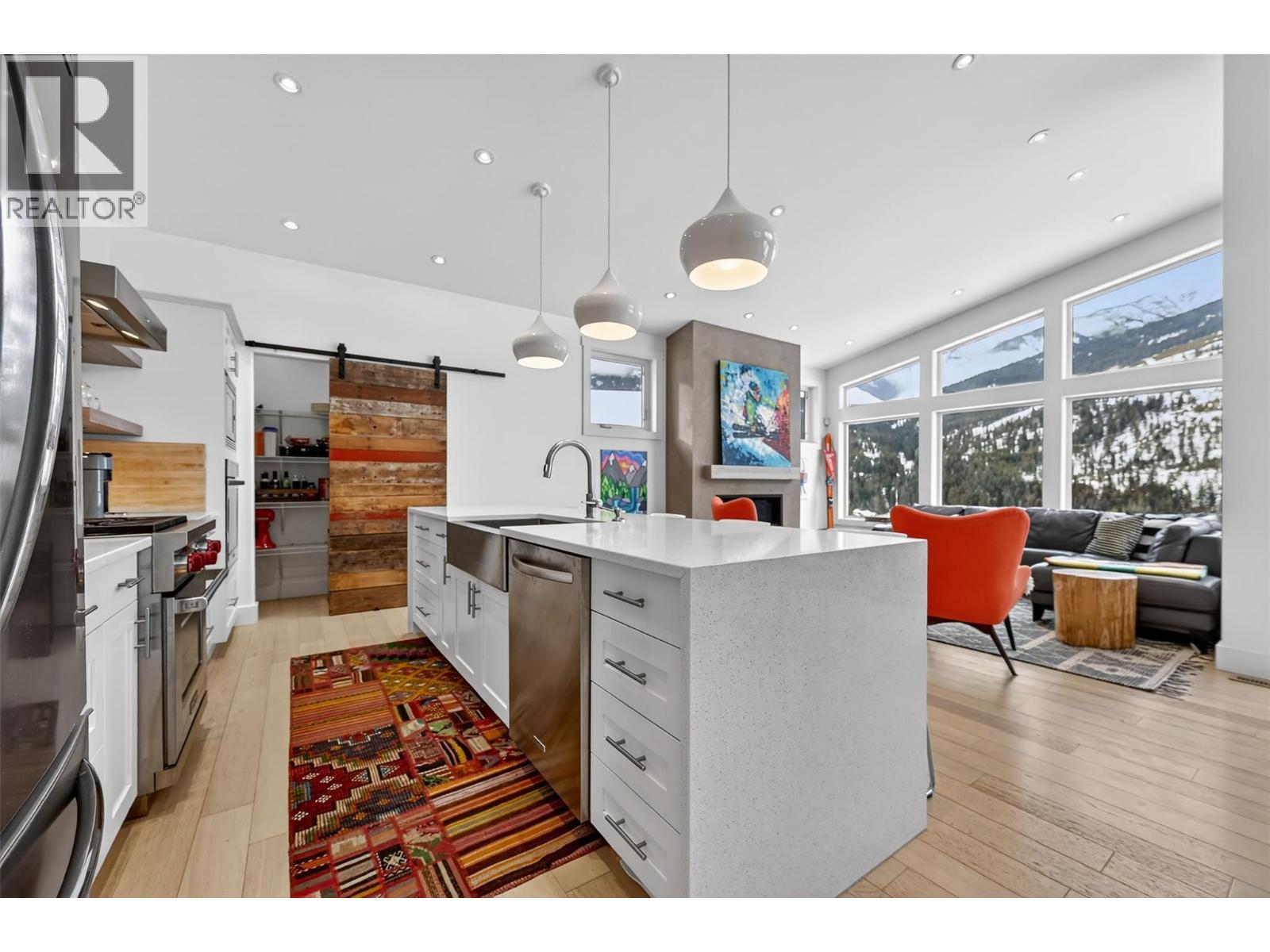 2179 Trappers Way, Panorama