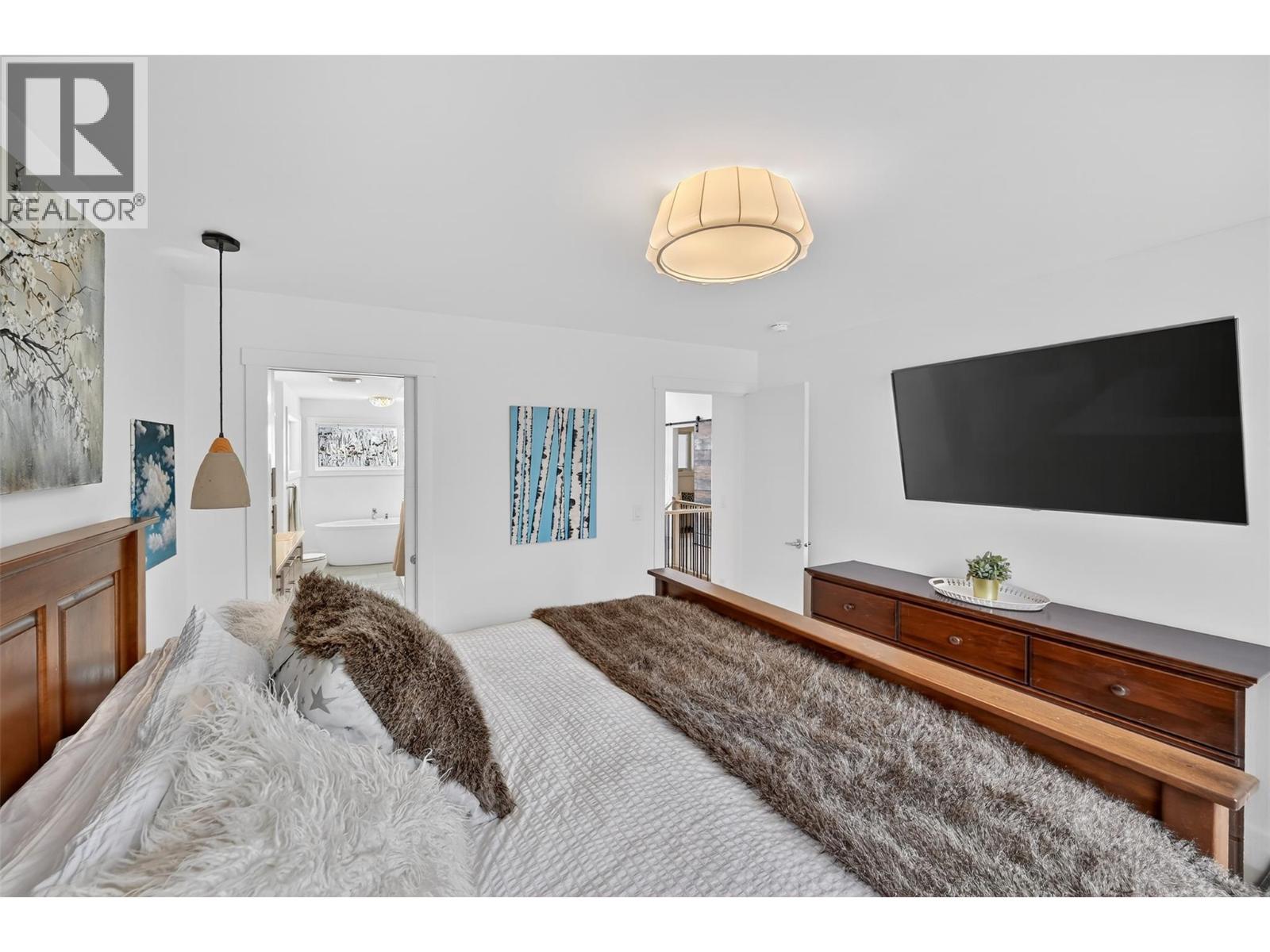 2179 Trappers Way, Panorama