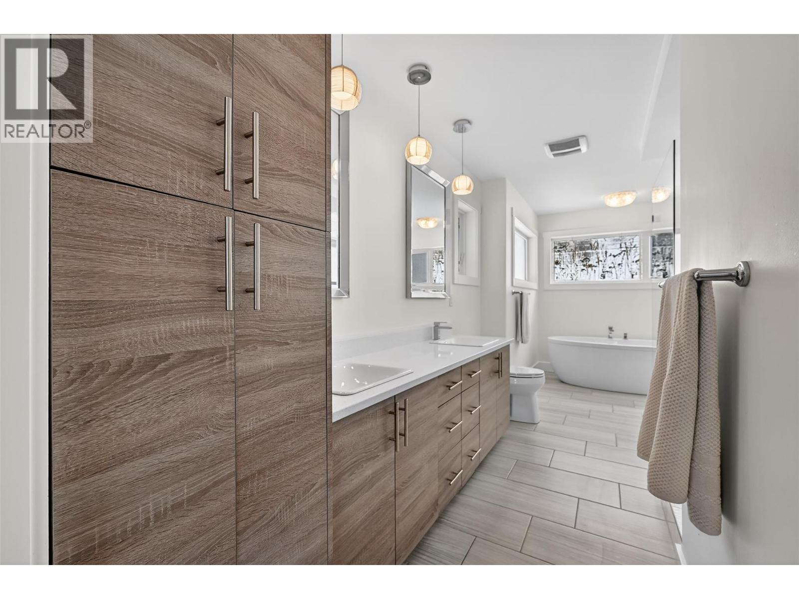 2179 Trappers Way, Panorama