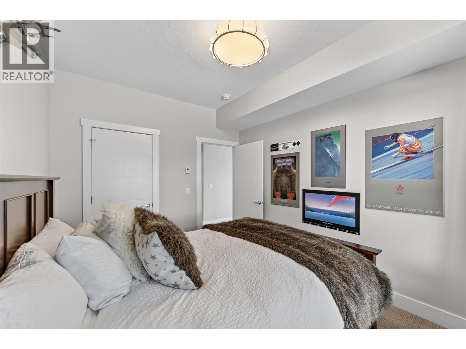 2179 Trappers Way, Panorama