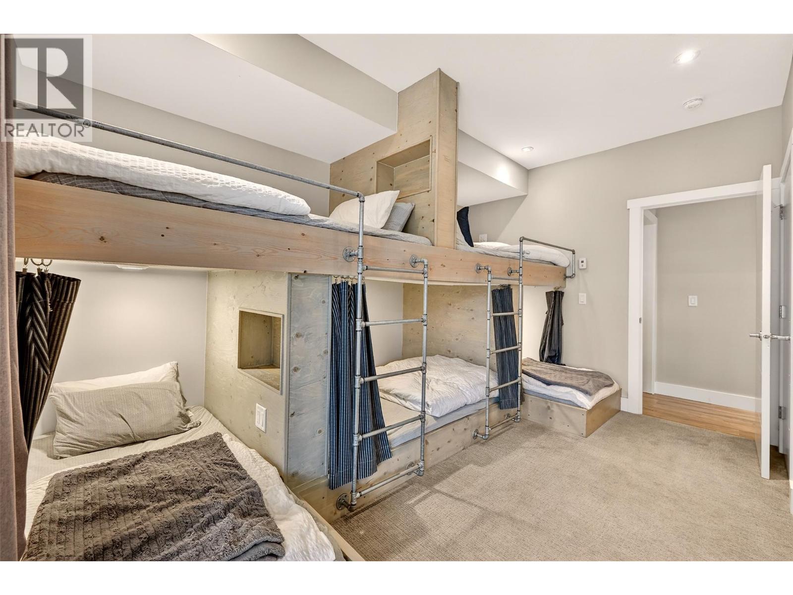 2179 Trappers Way, Panorama