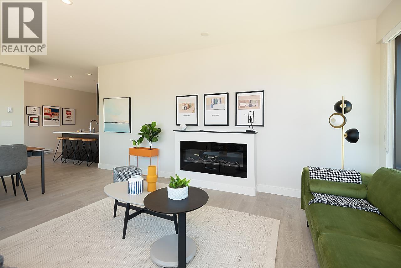 207 1633 TATLOW AVENUE, North Vancouver