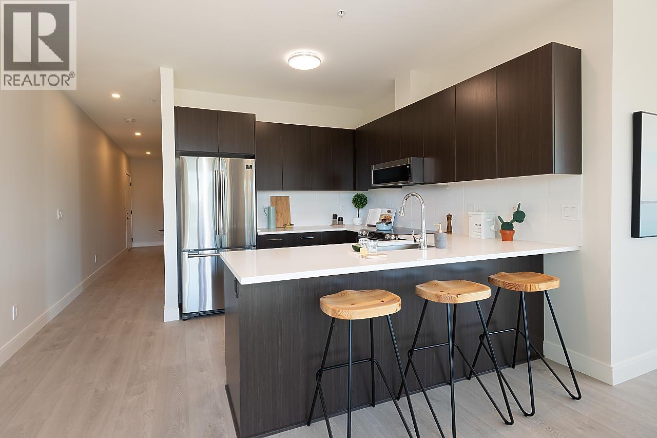 207 1633 TATLOW AVENUE, North Vancouver