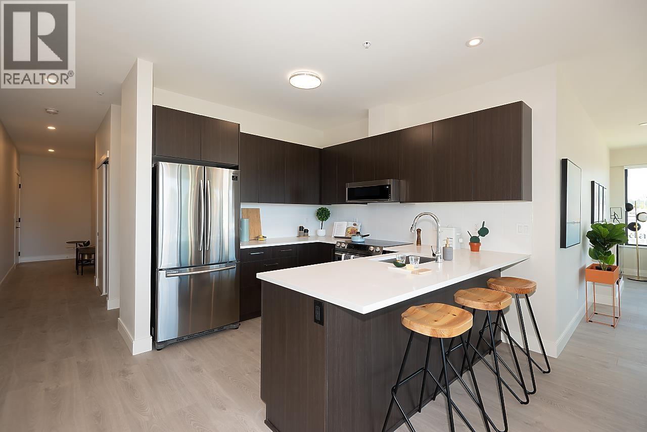207 1633 TATLOW AVENUE, North Vancouver
