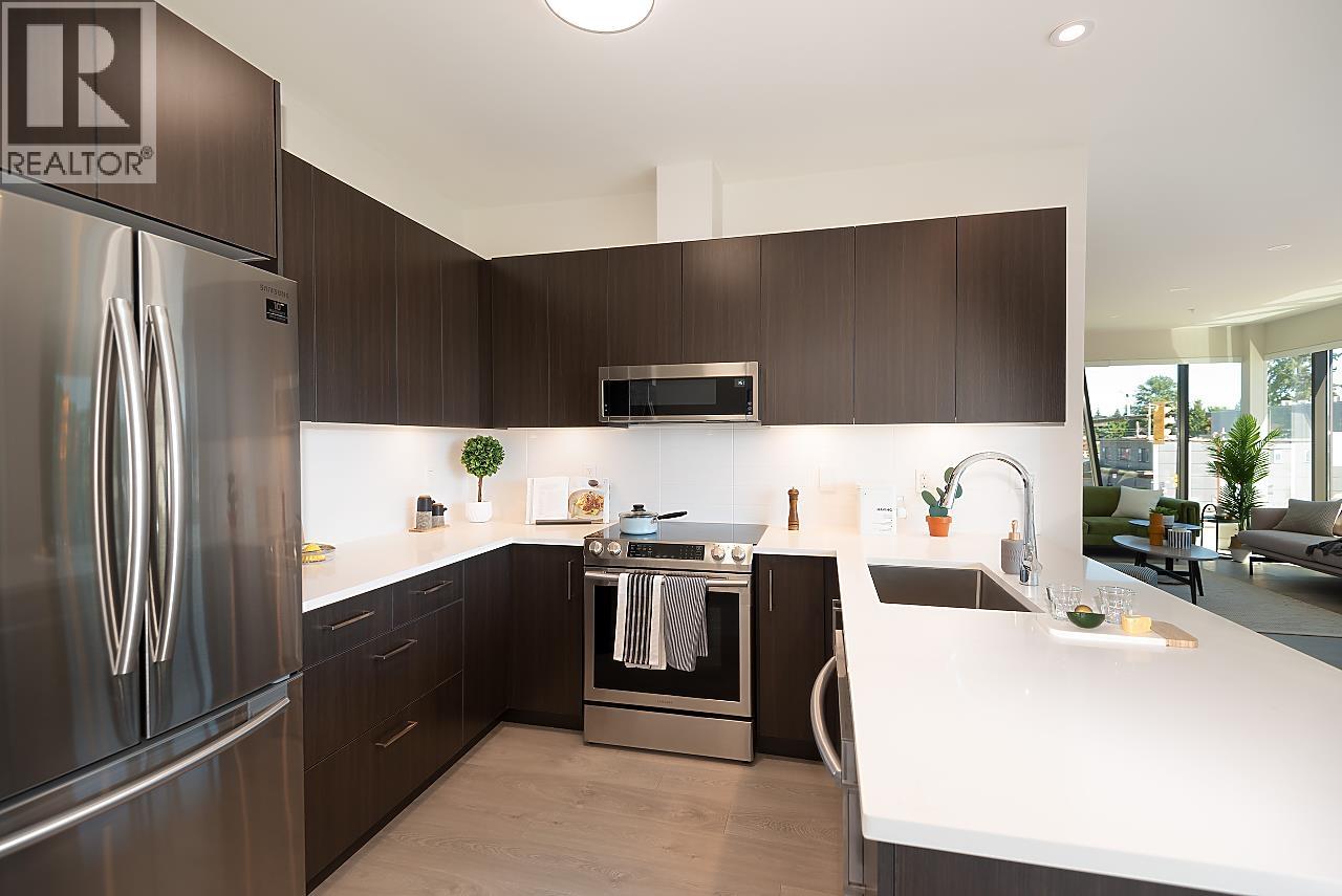 207 1633 TATLOW AVENUE, North Vancouver