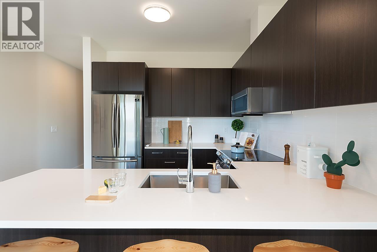 207 1633 TATLOW AVENUE, North Vancouver