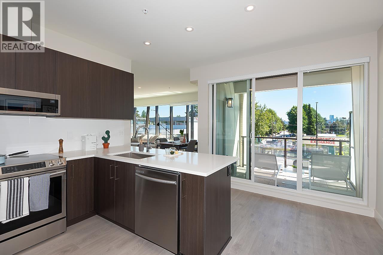 207 1633 TATLOW AVENUE, North Vancouver