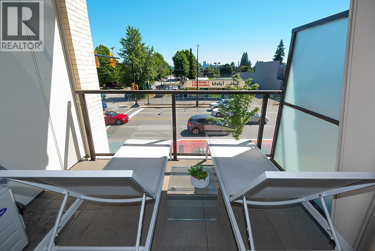 207 1633 TATLOW AVENUE, North Vancouver