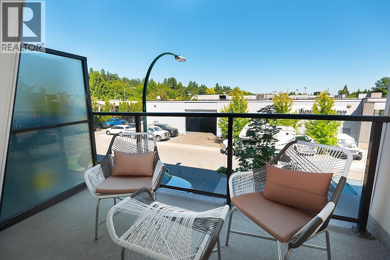 207 1633 TATLOW AVENUE, North Vancouver