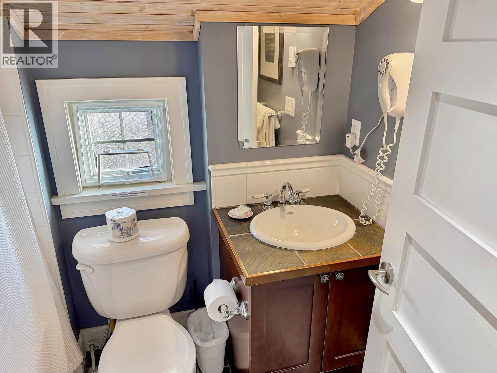 13D 2315 MACKINNON ROAD, Pender Island