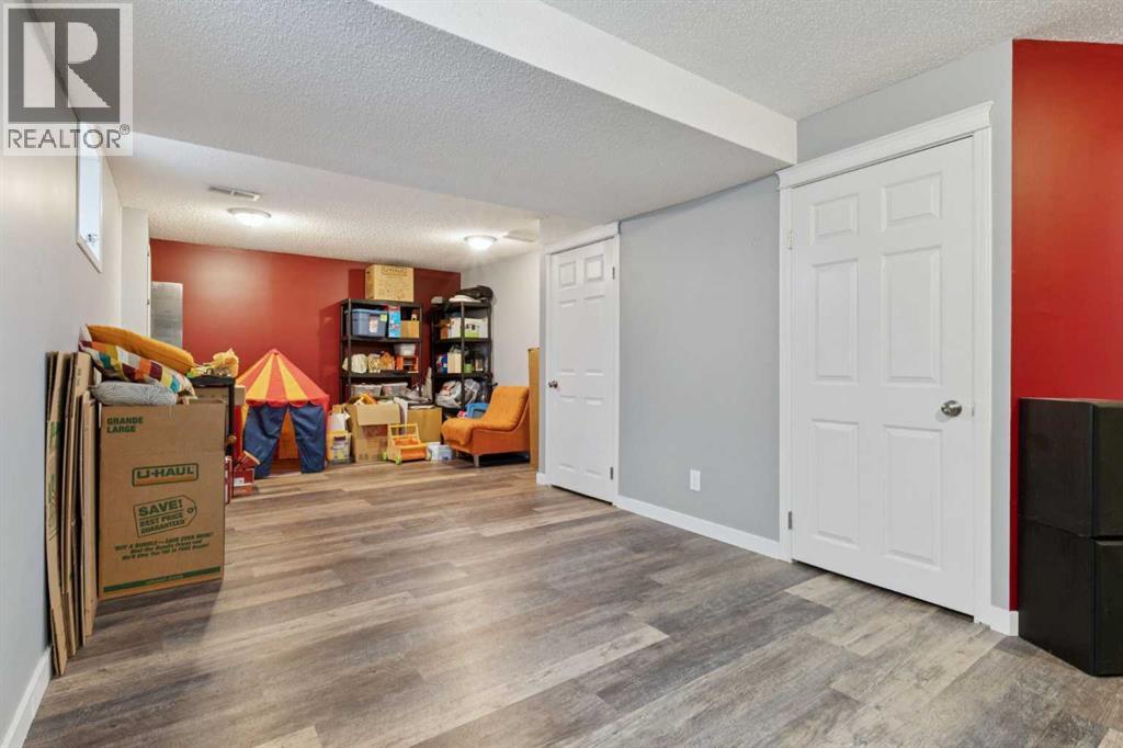 Single Family House for Sale in  Tuscany Drive NW Tuscany Calgary 