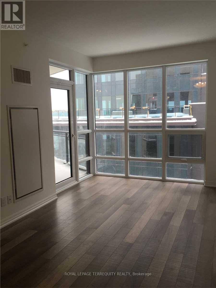 111 Worsley Unit 713 photo 2