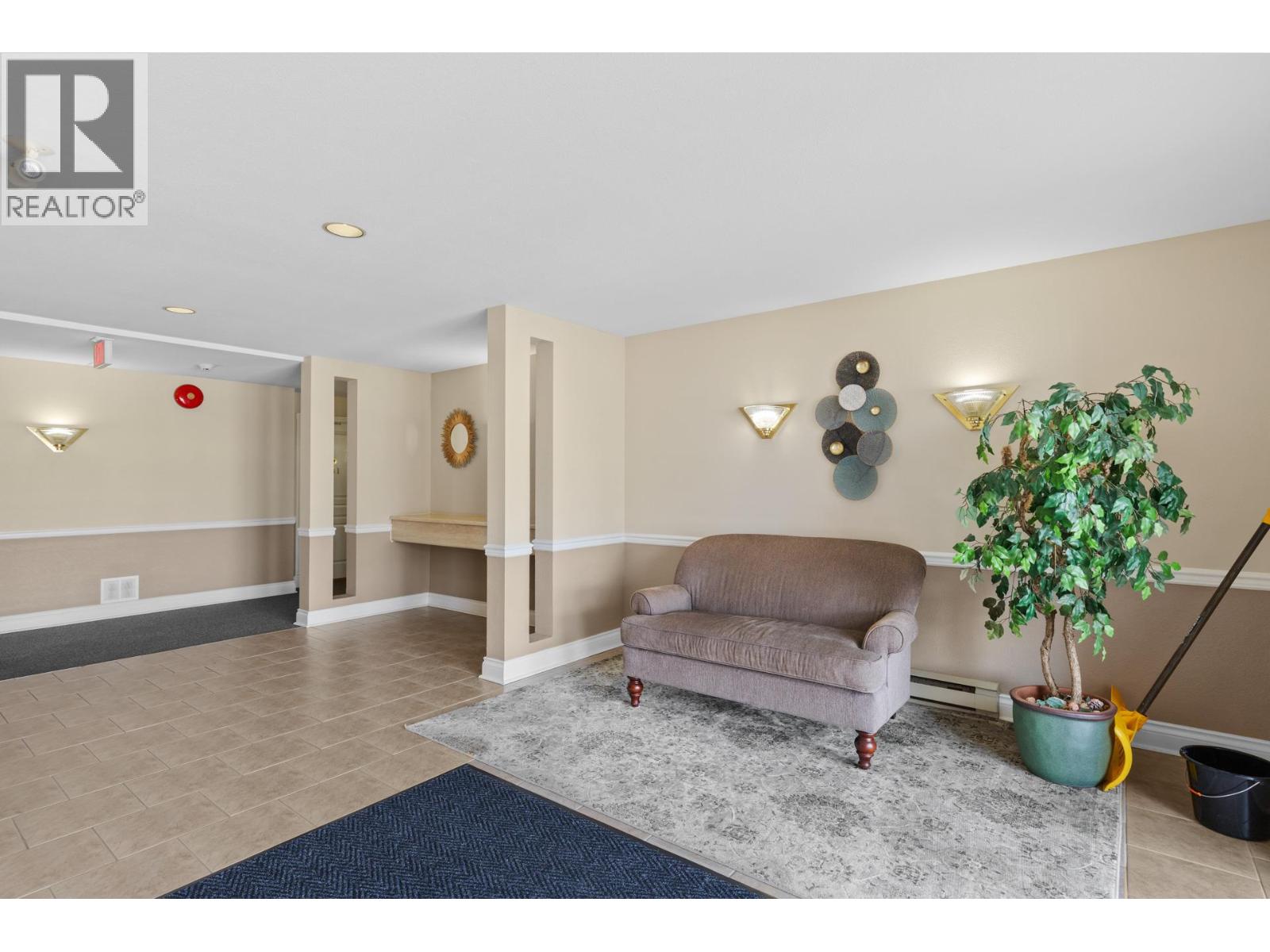 205 645 Barrera Road, Kelowna