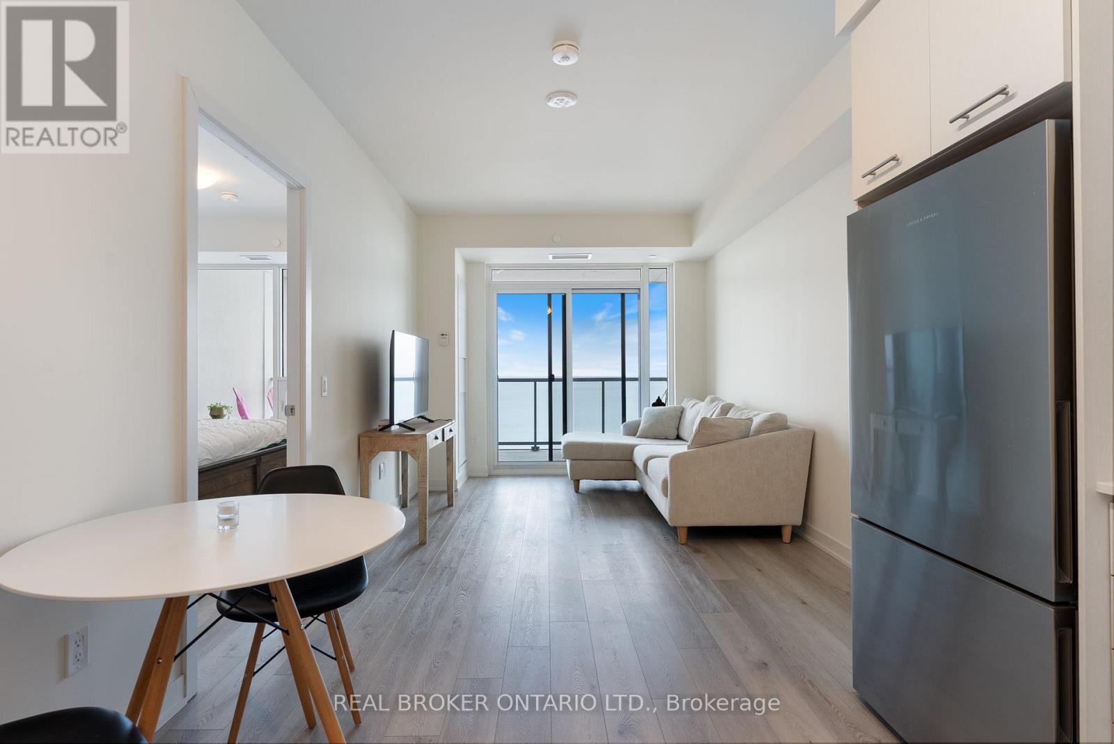 385 WINSTON Unit 1306 photo 2