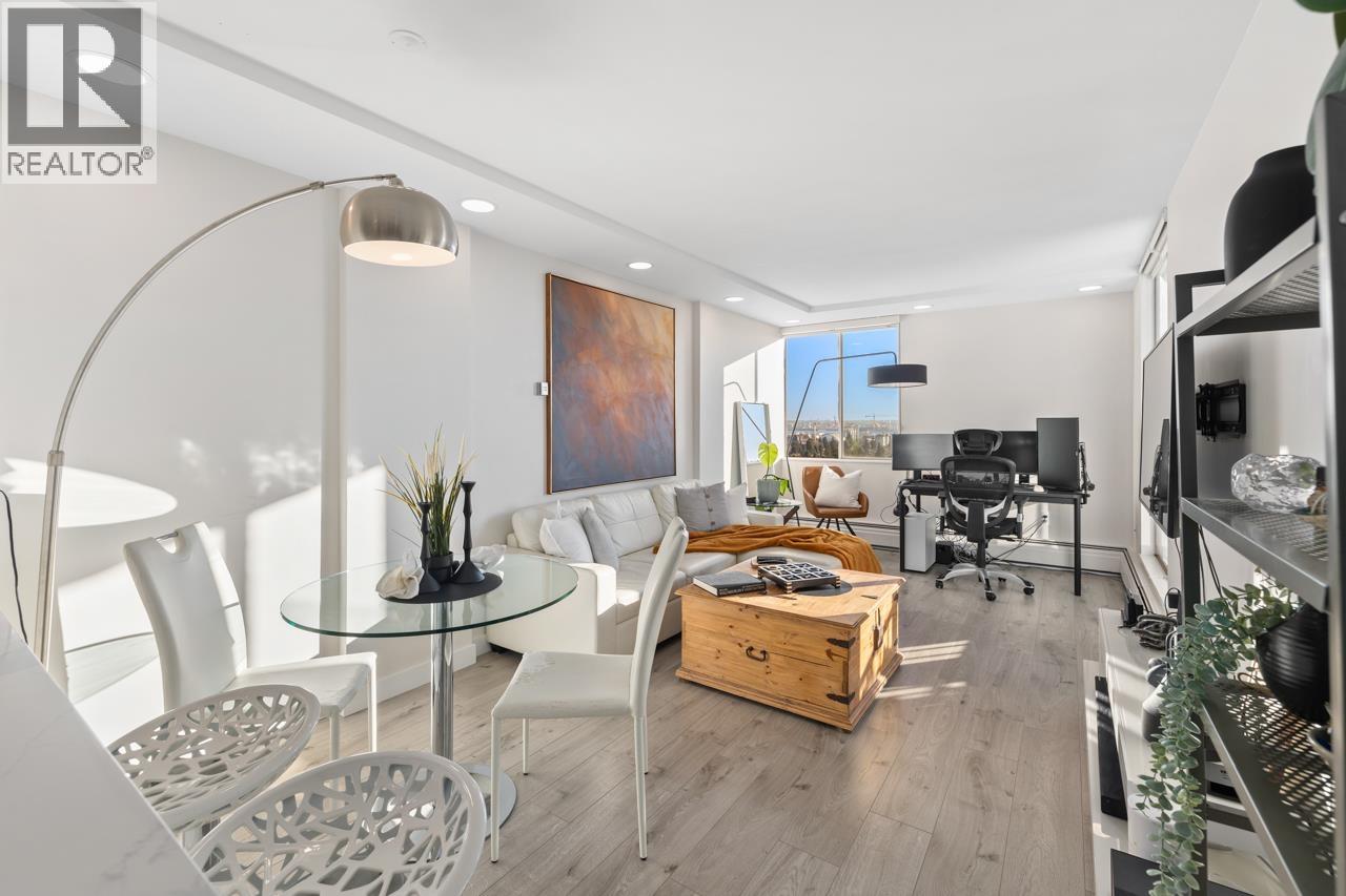 1601 2004 FULLERTON AVENUE, North Vancouver