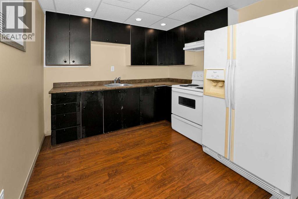 Single Family House Bi-level for Sale in  Pinecliff Drive NE Pineridge Calgary 