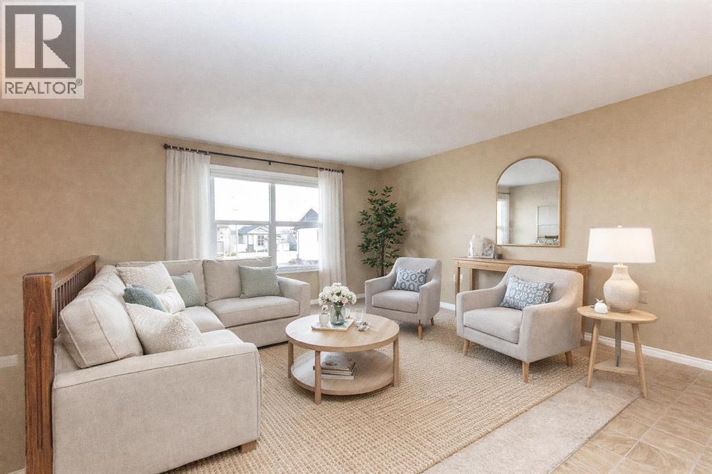 114 Redwood Boulevard - Photo 3 of 14, Springbrook, Alberta