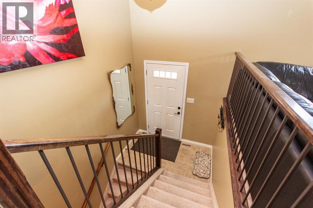 114 Redwood Boulevard - Photo 2 of 14, Springbrook, Alberta