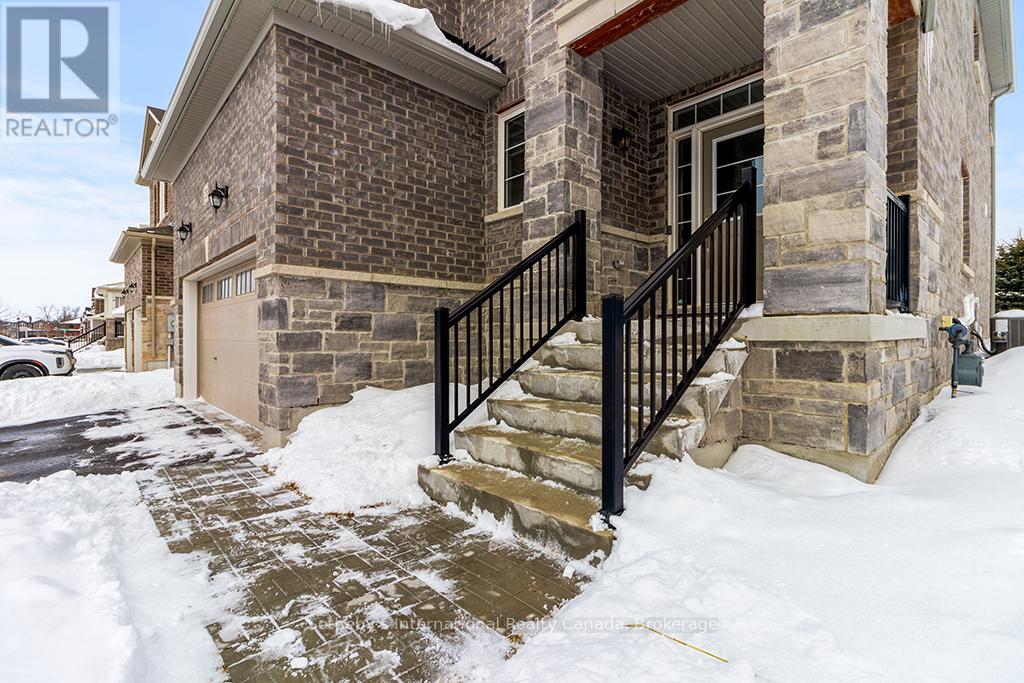 23 AUTUMN DRIVE - Photo 2 of 28, Wasaga Beach, Ontario