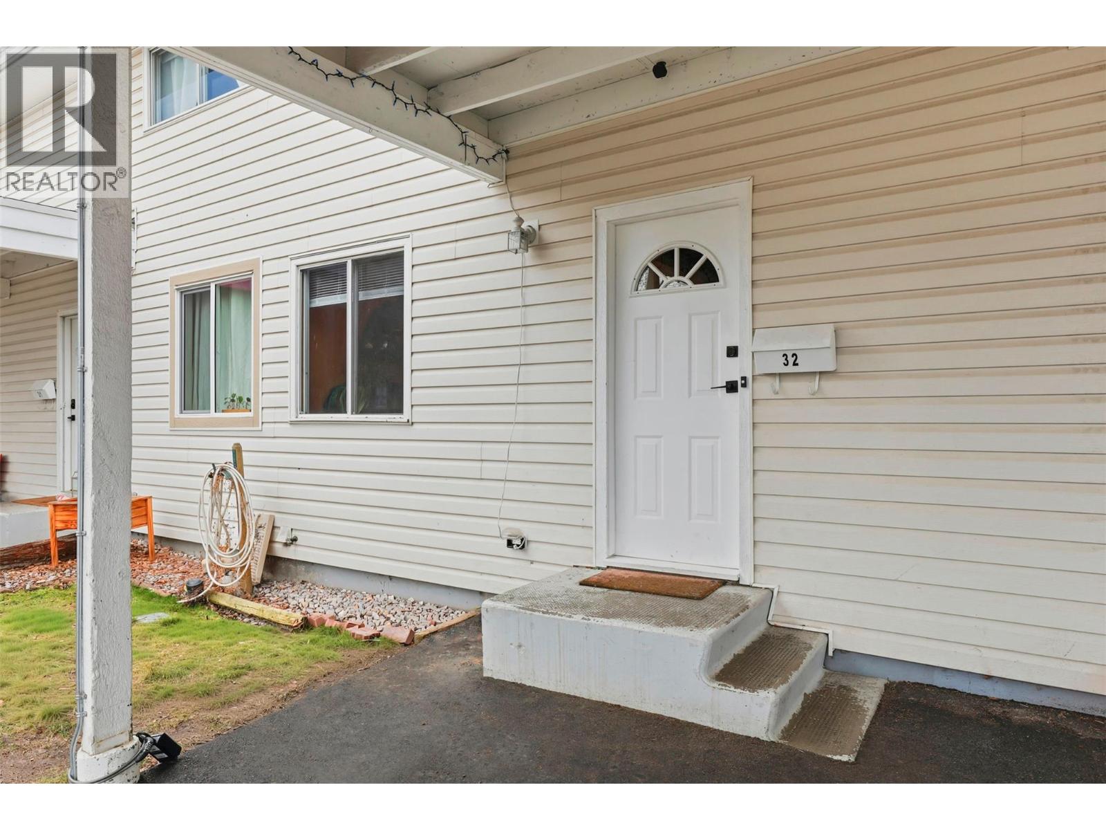 2568 SANDPIPER Drive Unit# 32, Kamloops