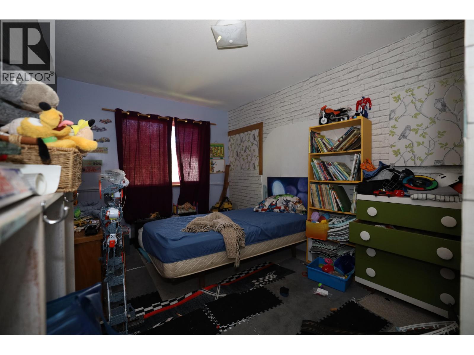 177 PRATT ROAD, Gibsons