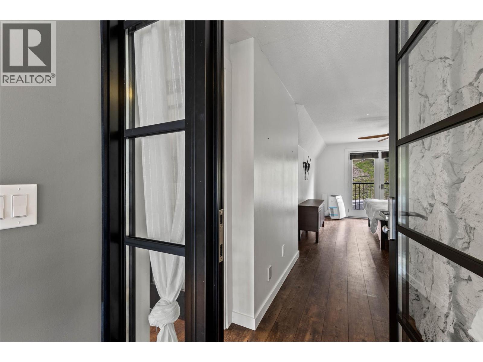 9027 Planet Mine Road, Stump Lake