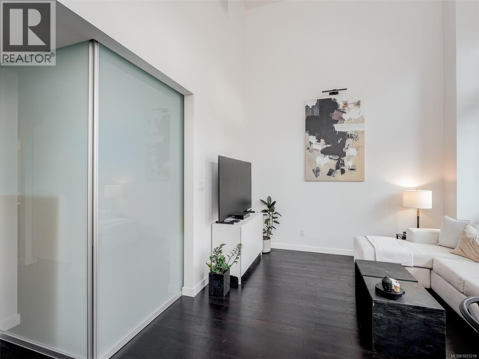 425 770 Fisgard Street, Victoria