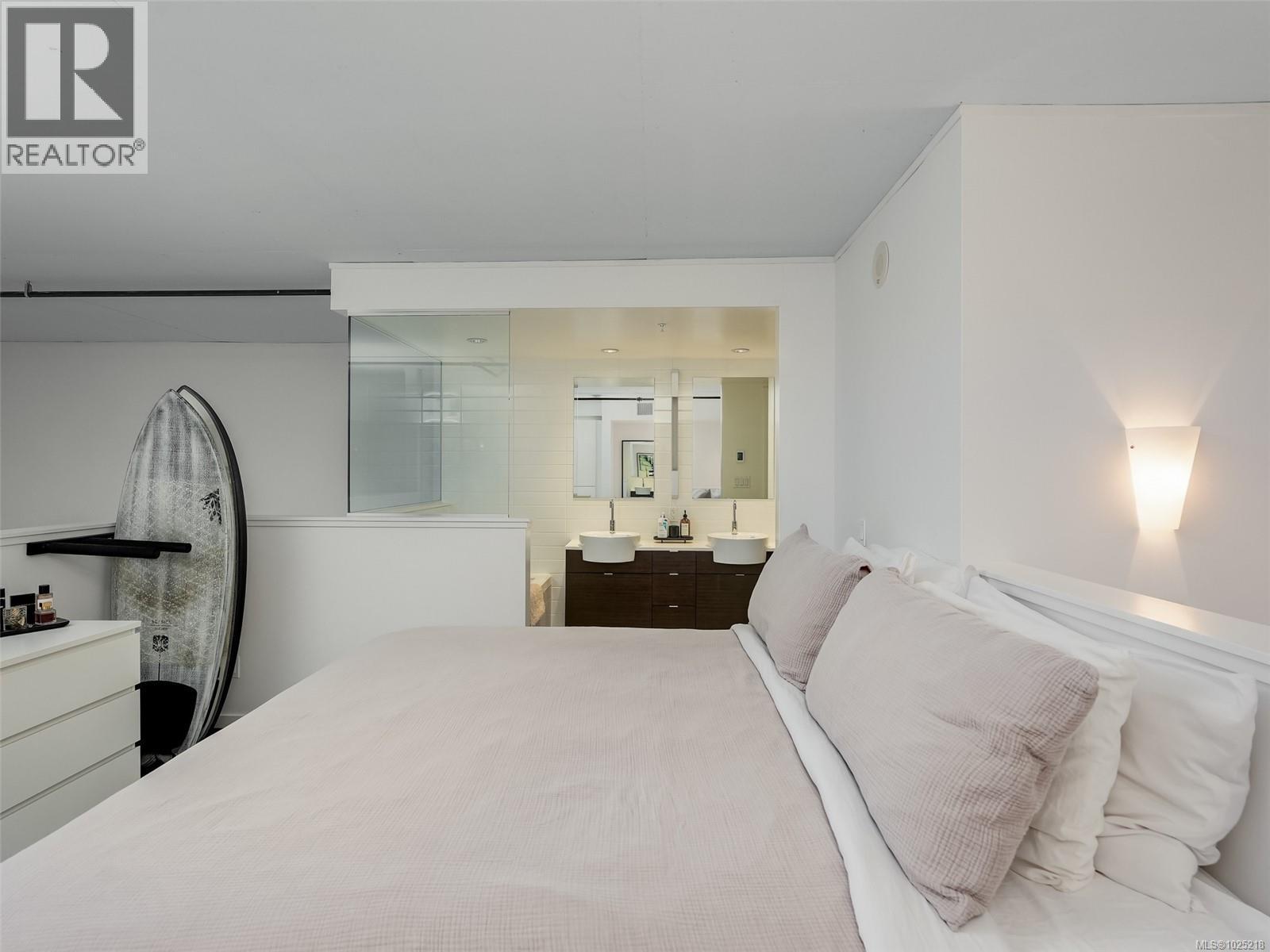 425 770 Fisgard Street, Victoria