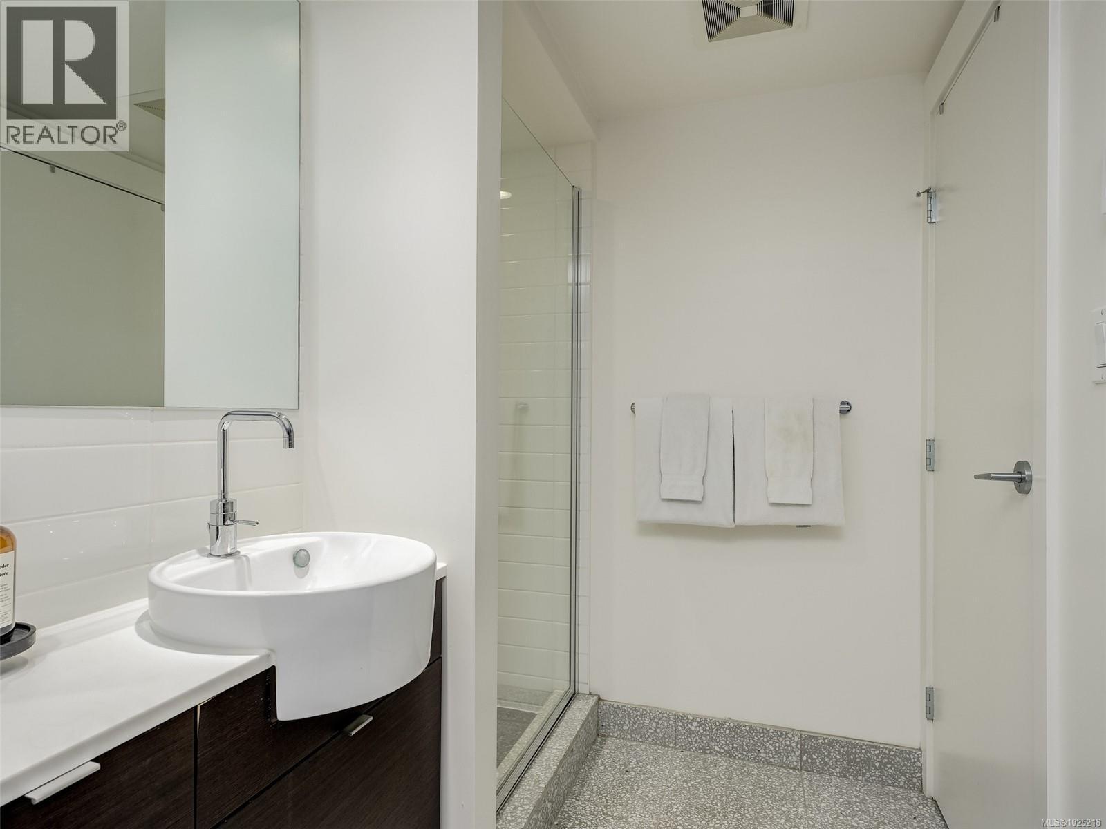 425 770 Fisgard Street, Victoria