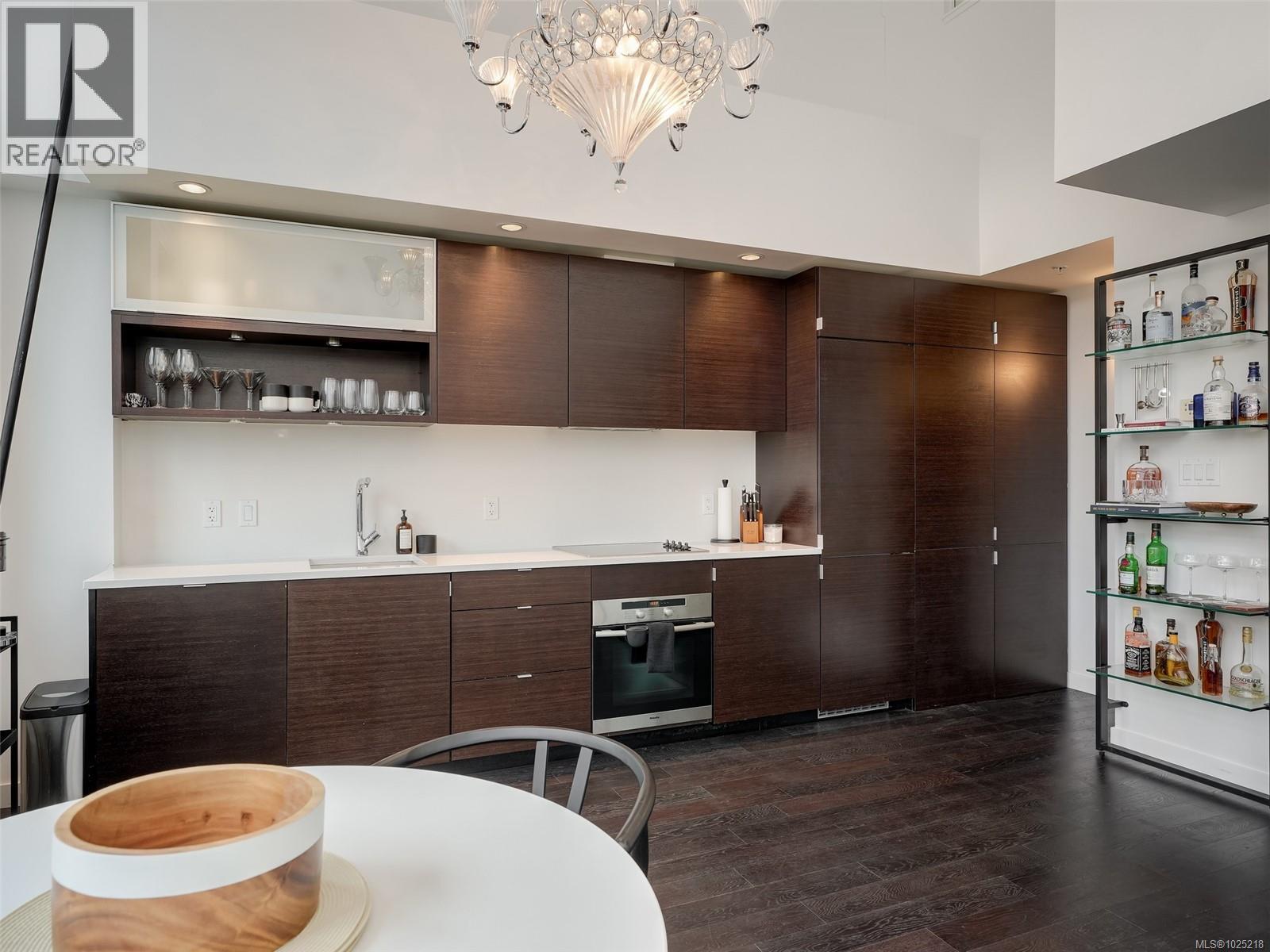 425 770 Fisgard Street, Victoria