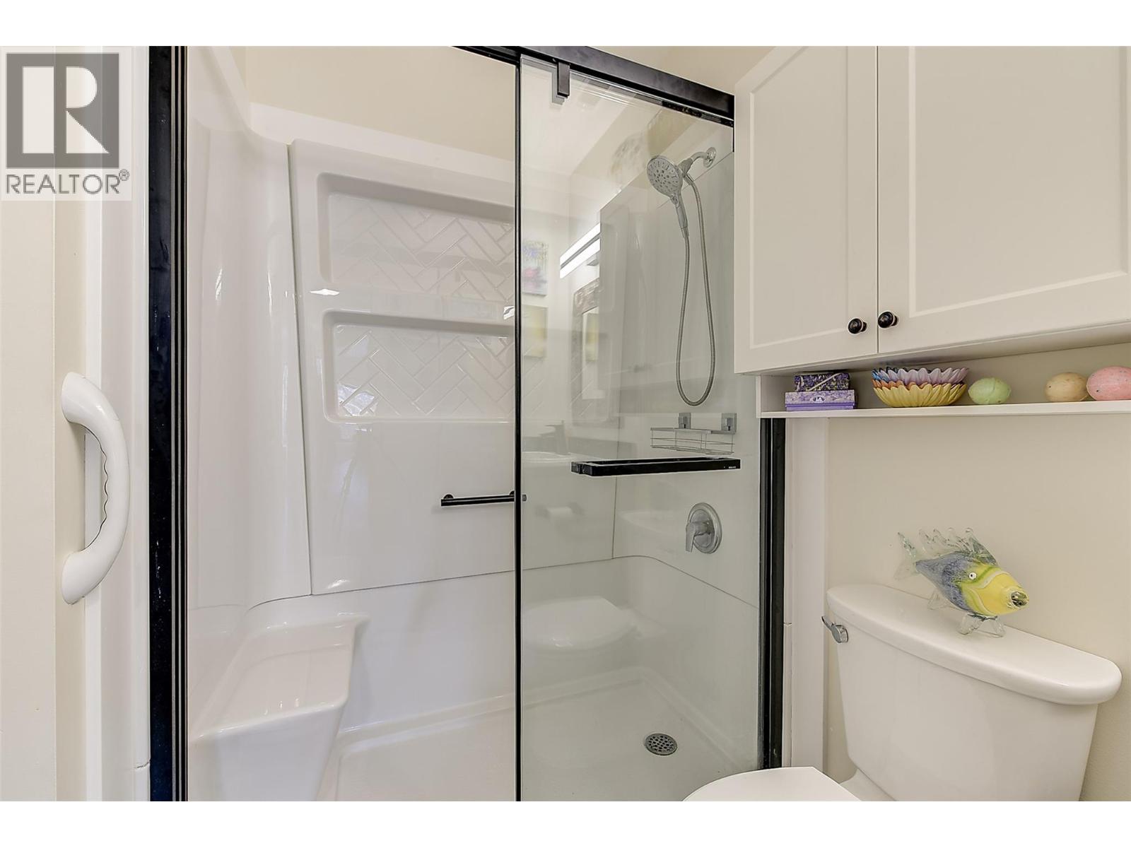 12633 Driftwood Court, Lake Country