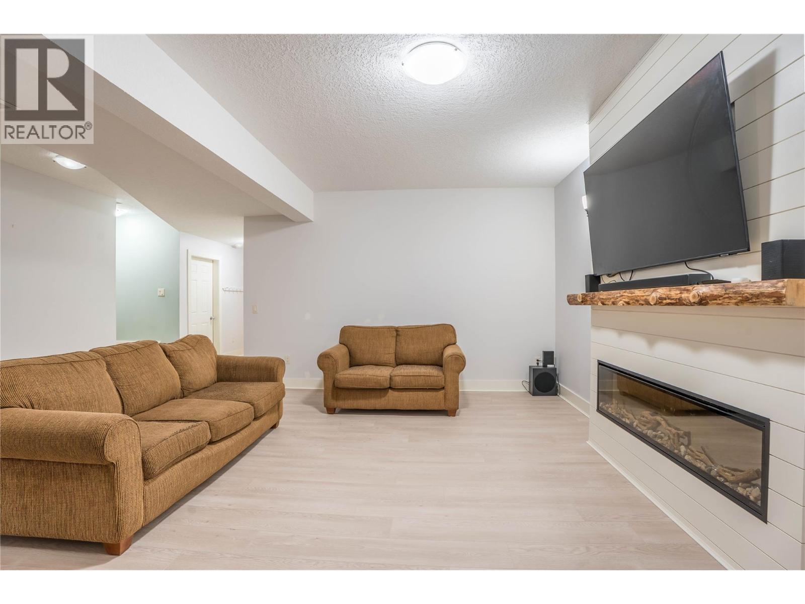 10605 CEDAR Avenue Unit# 15, Summerland