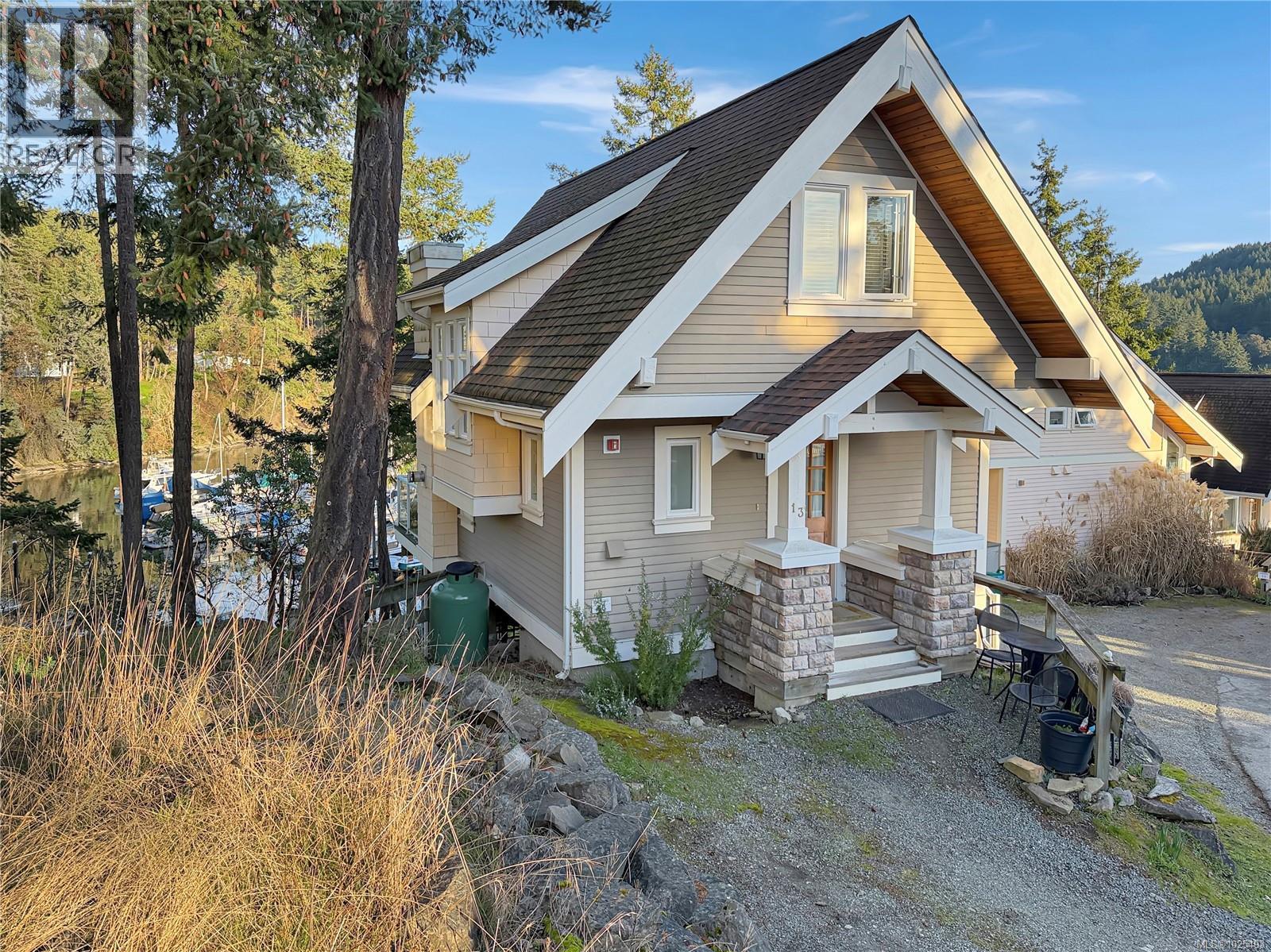 13D 2315 Mackinnon Rd, Pender Island