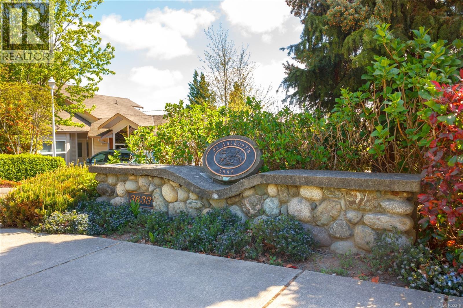 3 3633 Cedar Hill Road, Saanich