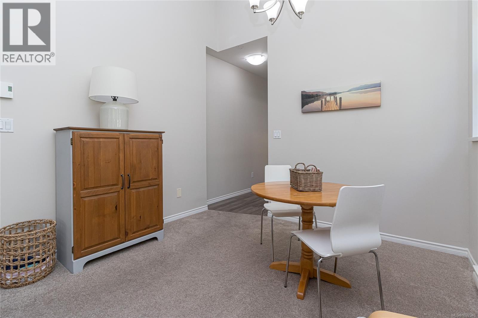 3 3633 Cedar Hill Road, Saanich