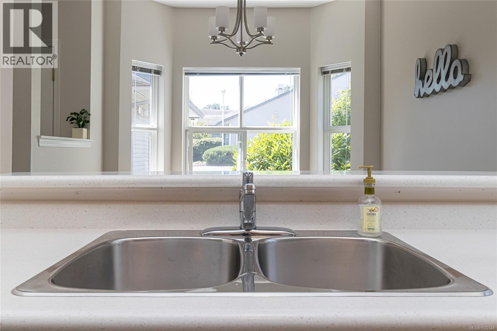 3 3633 Cedar Hill Road, Saanich