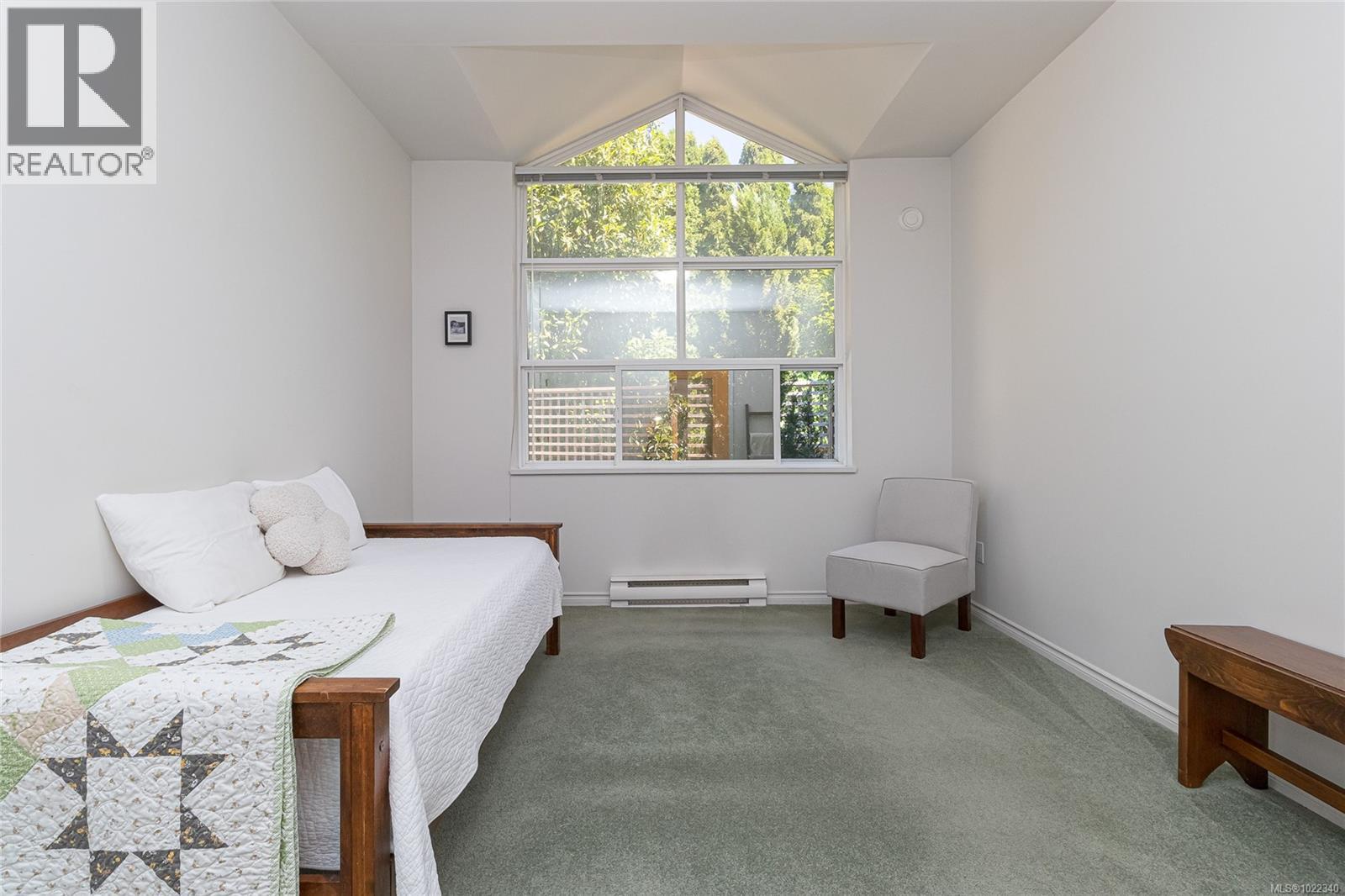 3 3633 Cedar Hill Road, Saanich