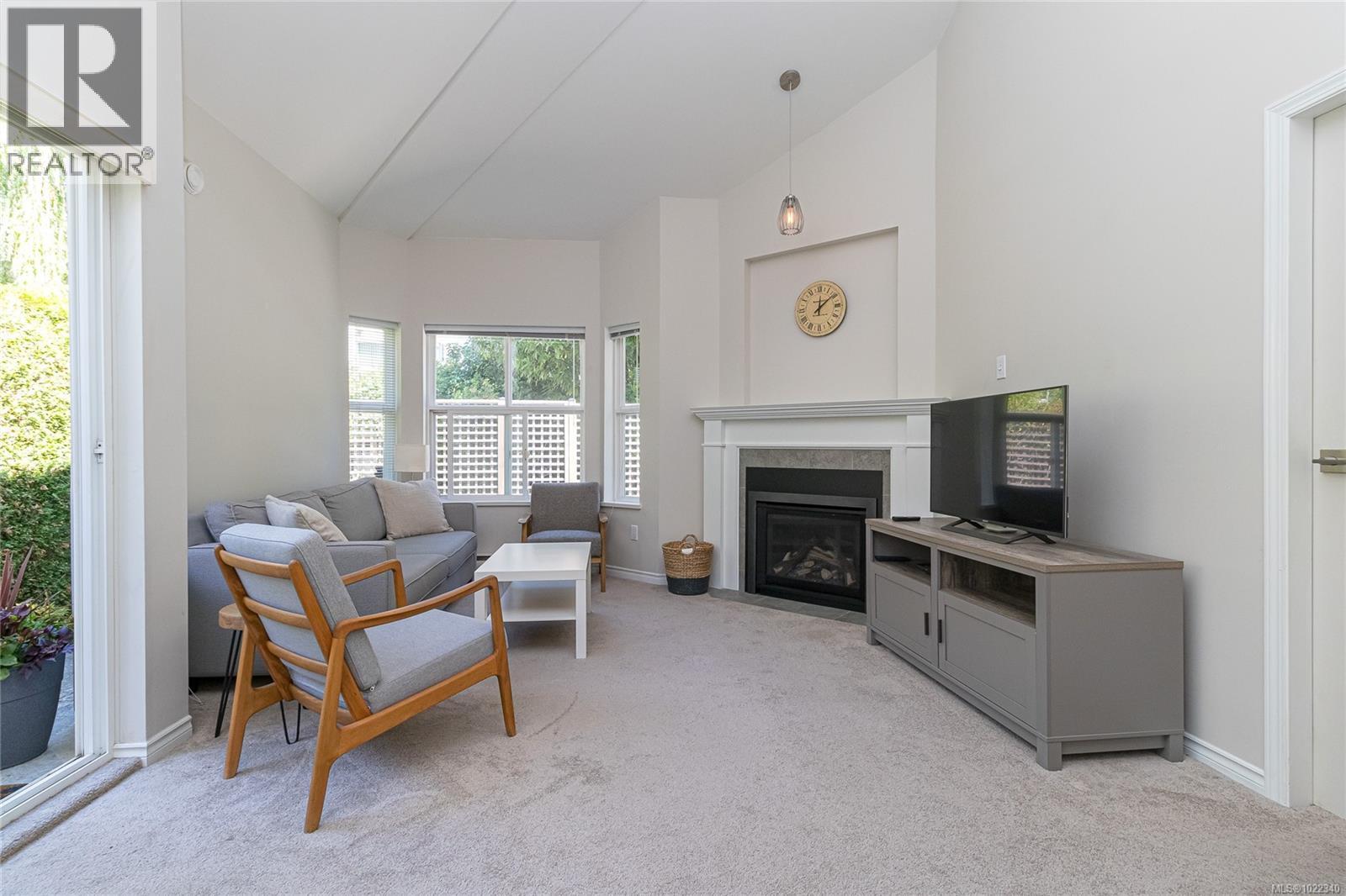 3 3633 Cedar Hill Road, Saanich