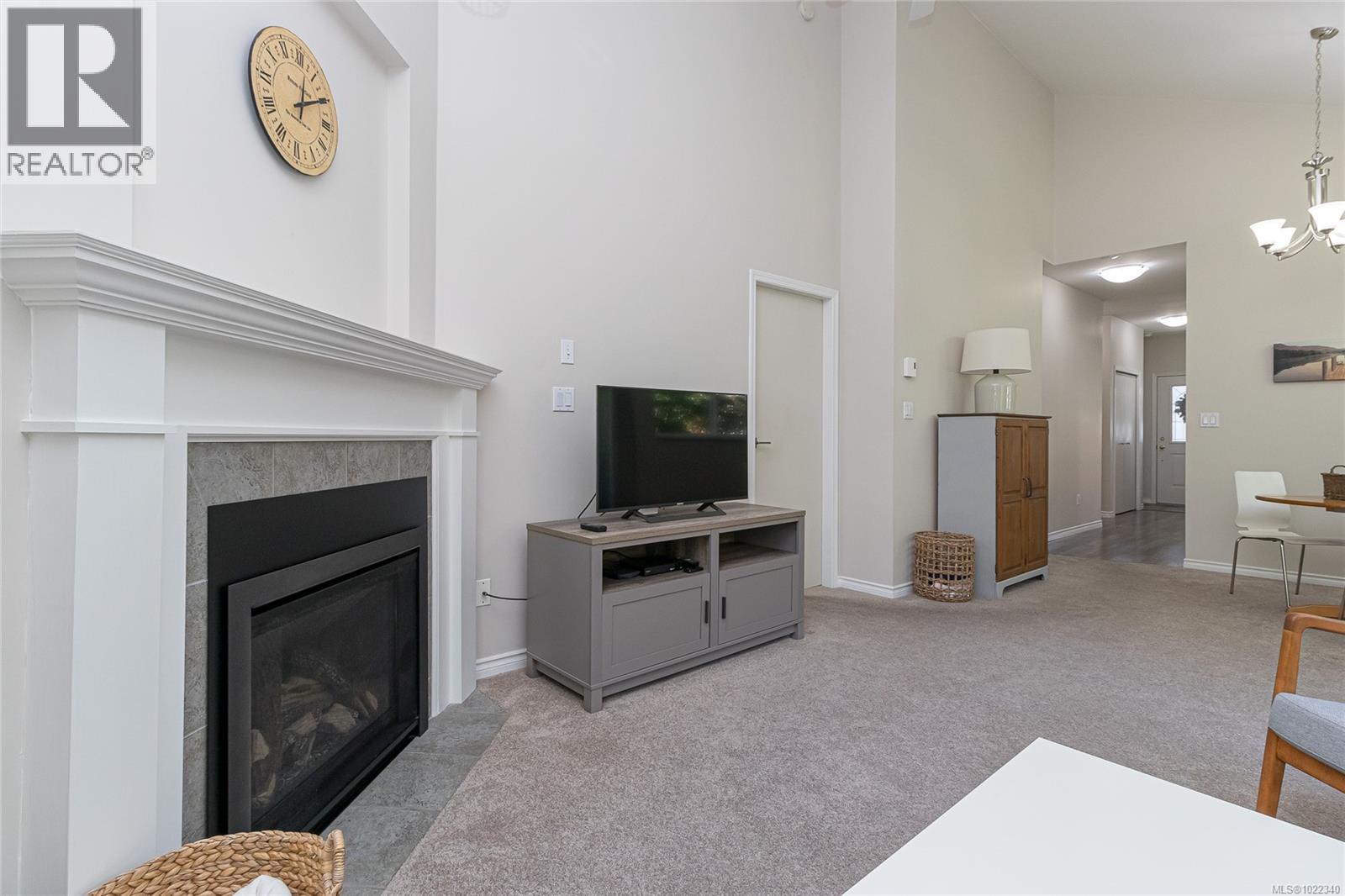 3 3633 Cedar Hill Road, Saanich