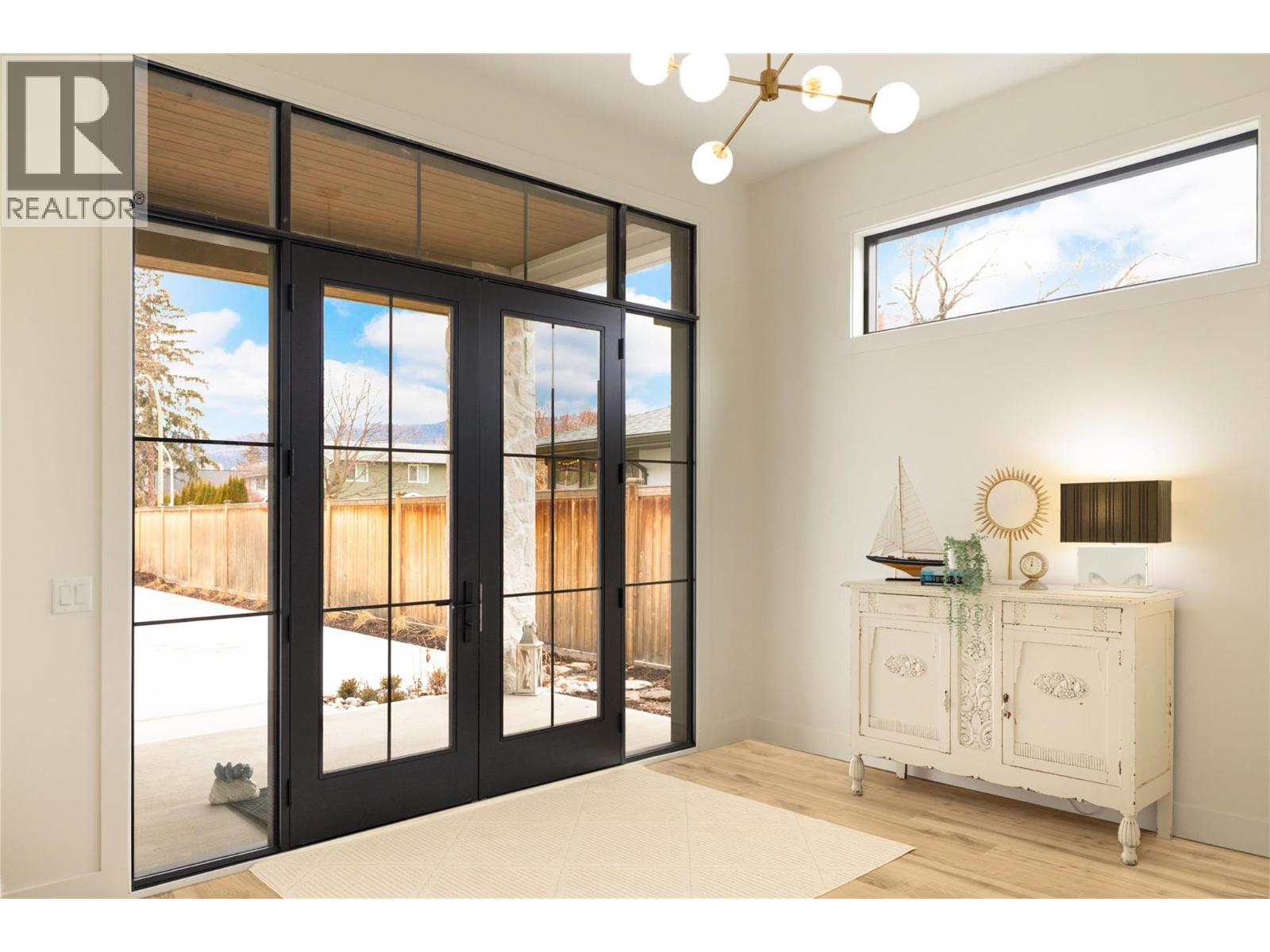  2053 Long Street, Kelowna