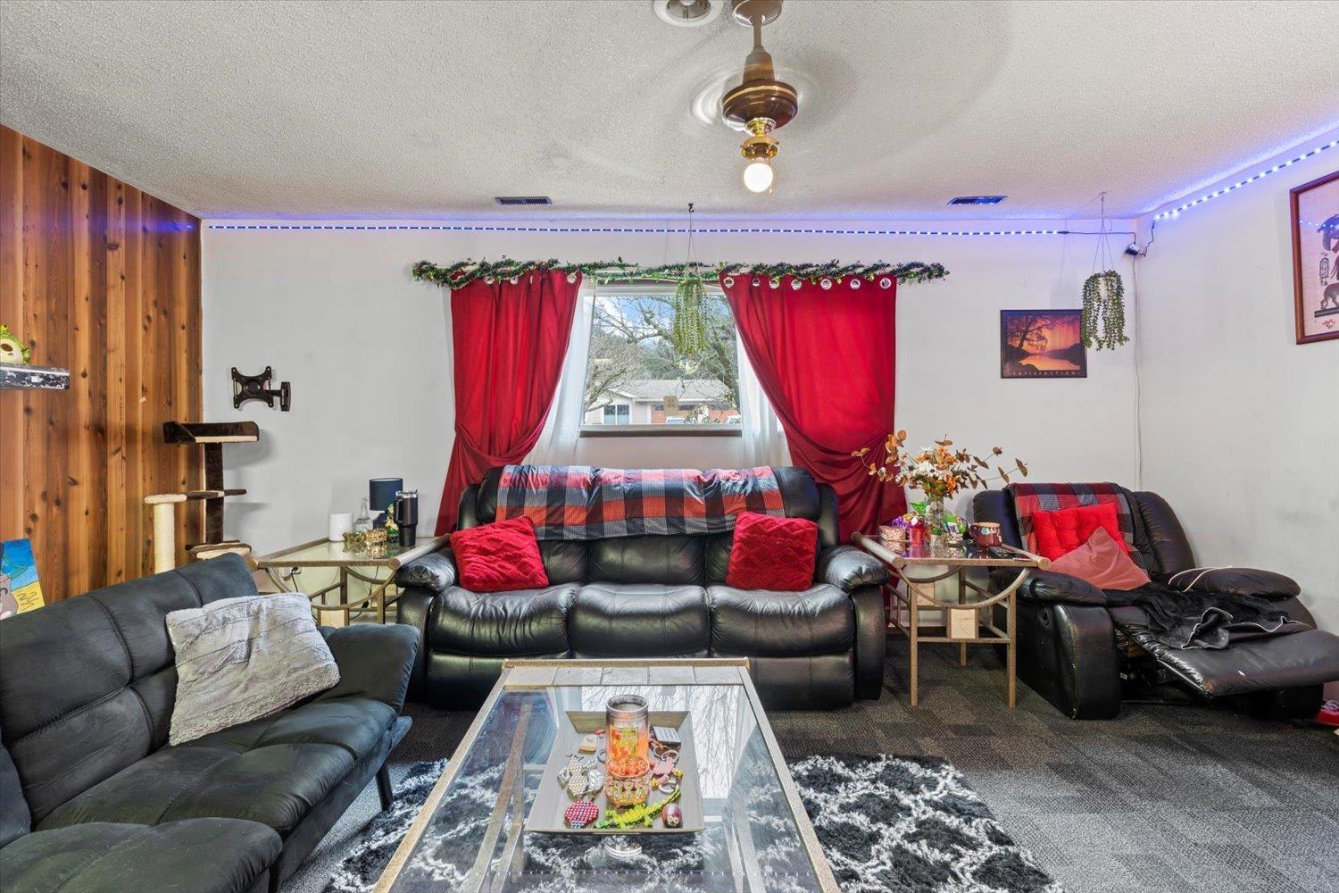 385 3RD AVENUE, Hope, Hope