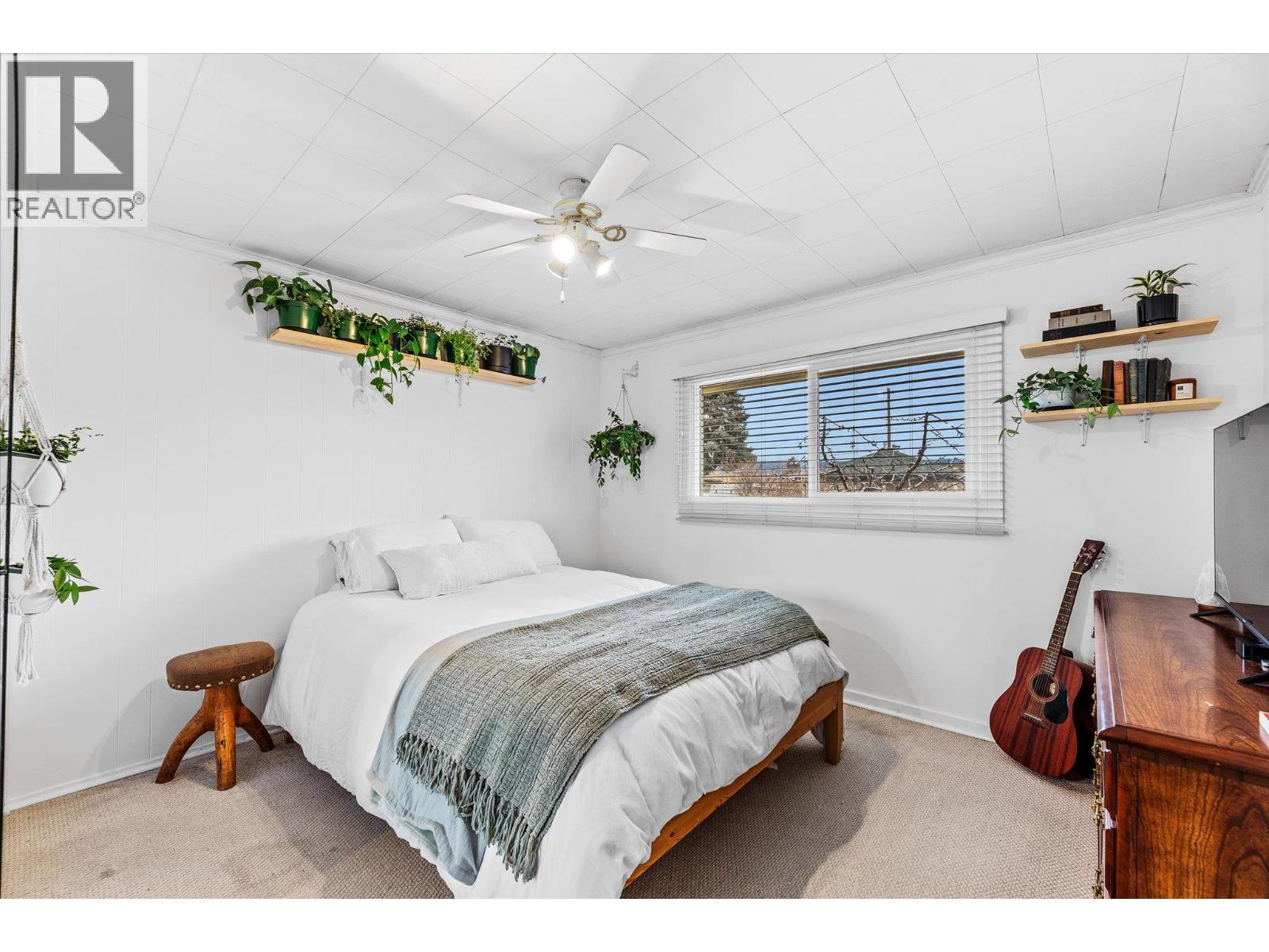 13614 SPENCER Avenue, Summerland