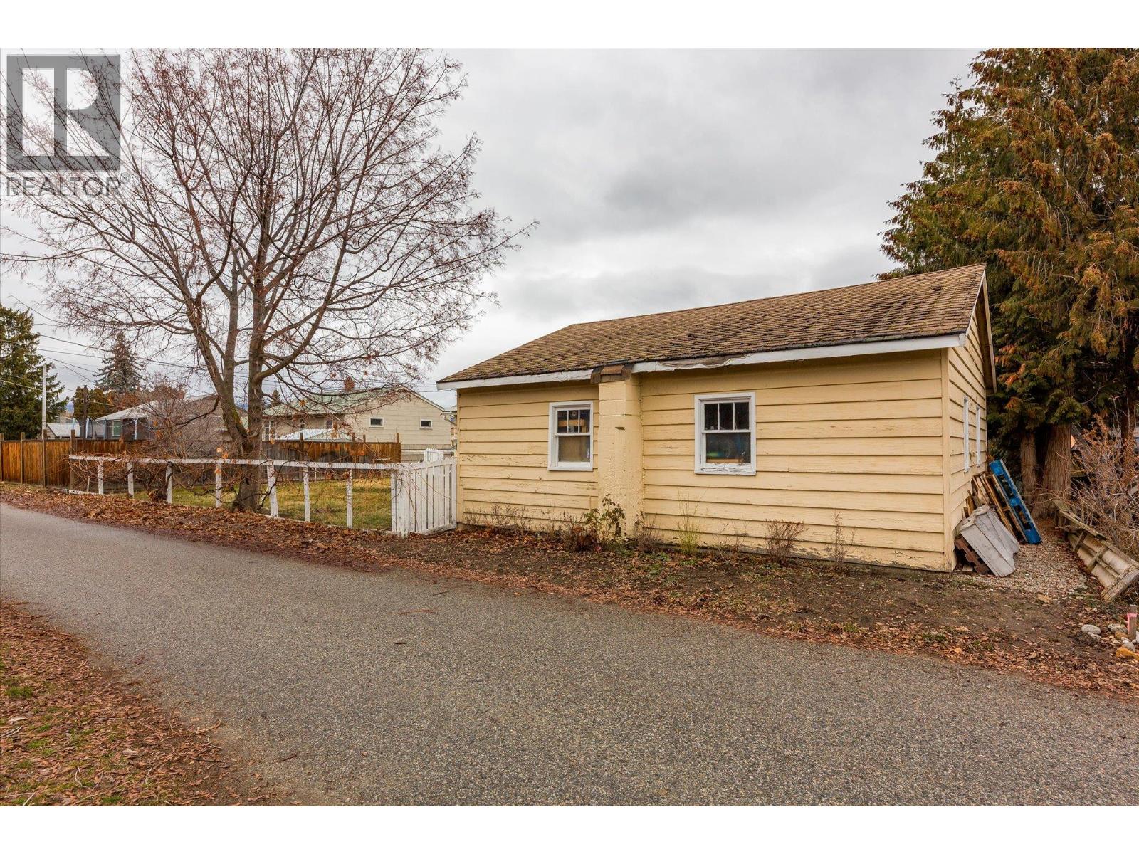 13614 SPENCER Avenue, Summerland