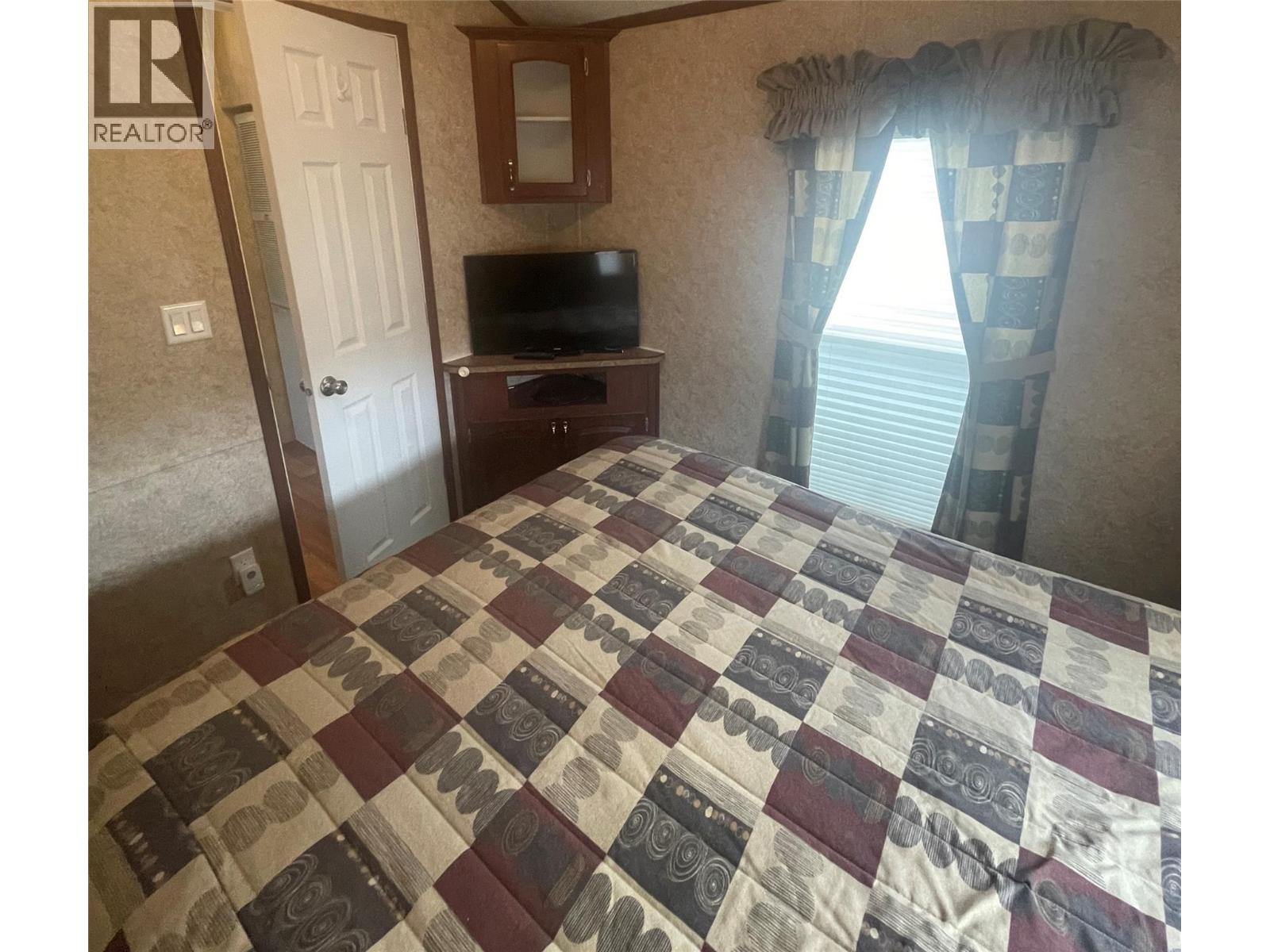 #19 2633 Squilax Anglemont Road - 31