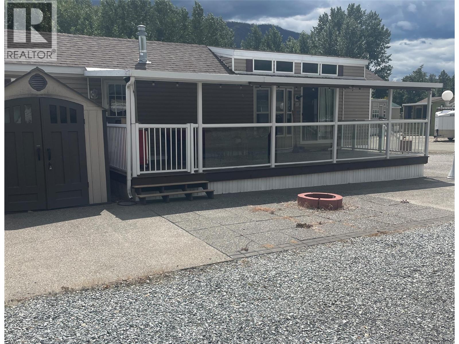 #19 2633 Squilax Anglemont Road - 37