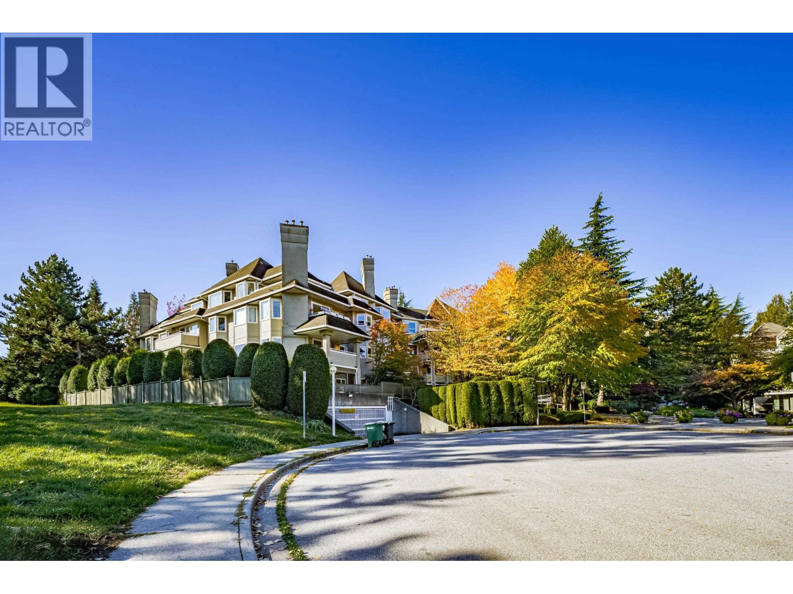 109 3738 NORFOLK Street - photo 2