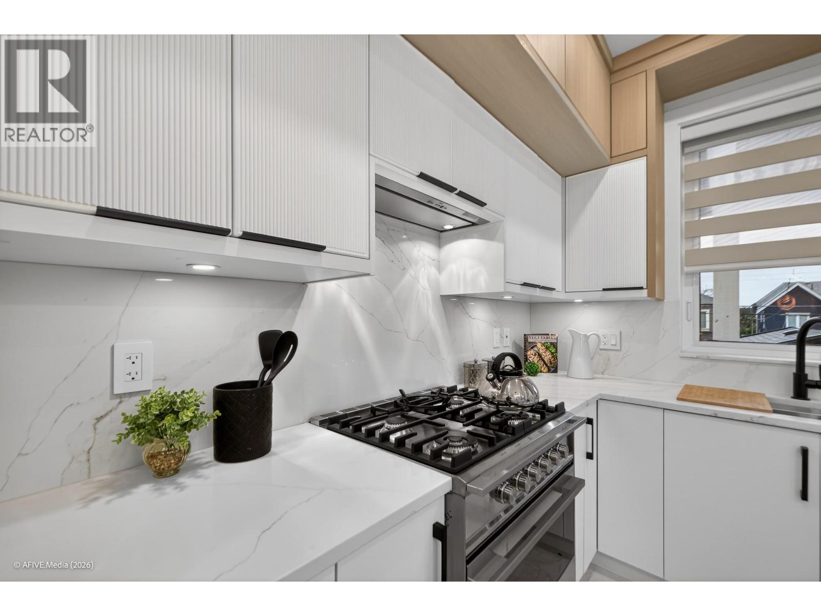 1554 W 66TH AVENUE, Vancouver