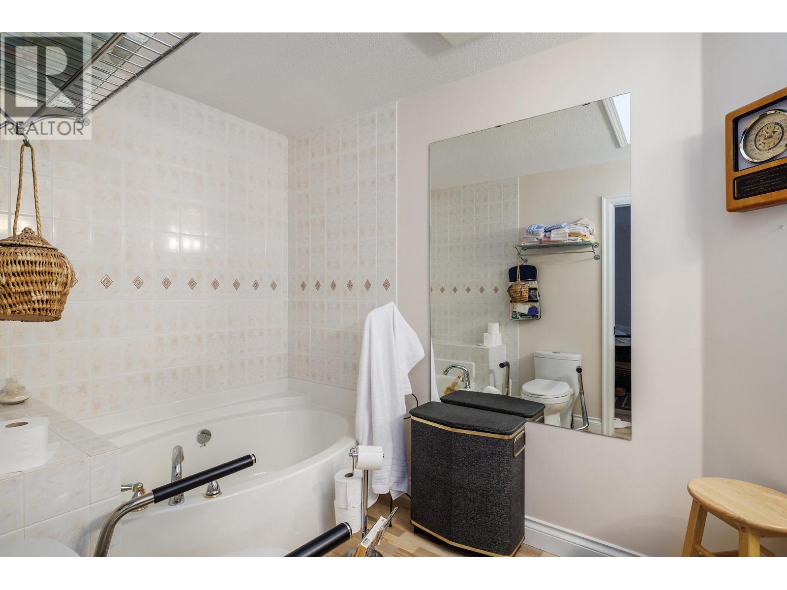 #55 615 GLENMEADOWS Road - 16