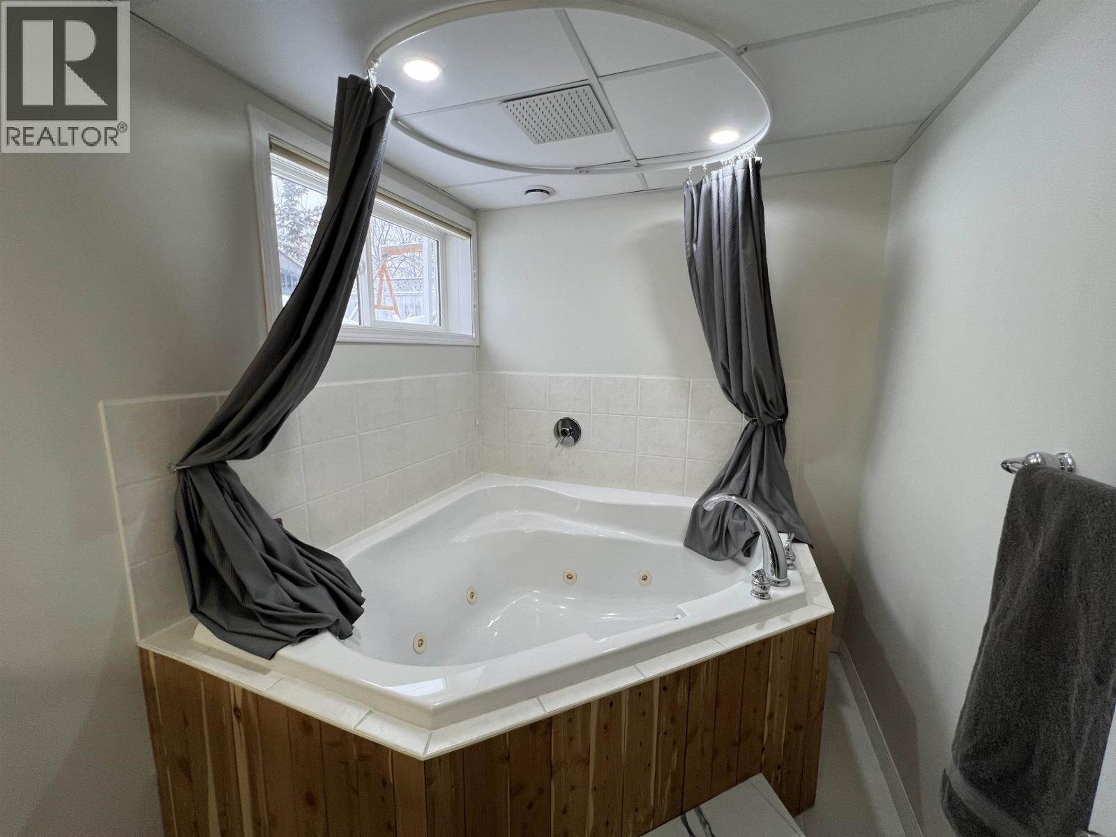 5517 W 57 AVENUE, Fort Nelson