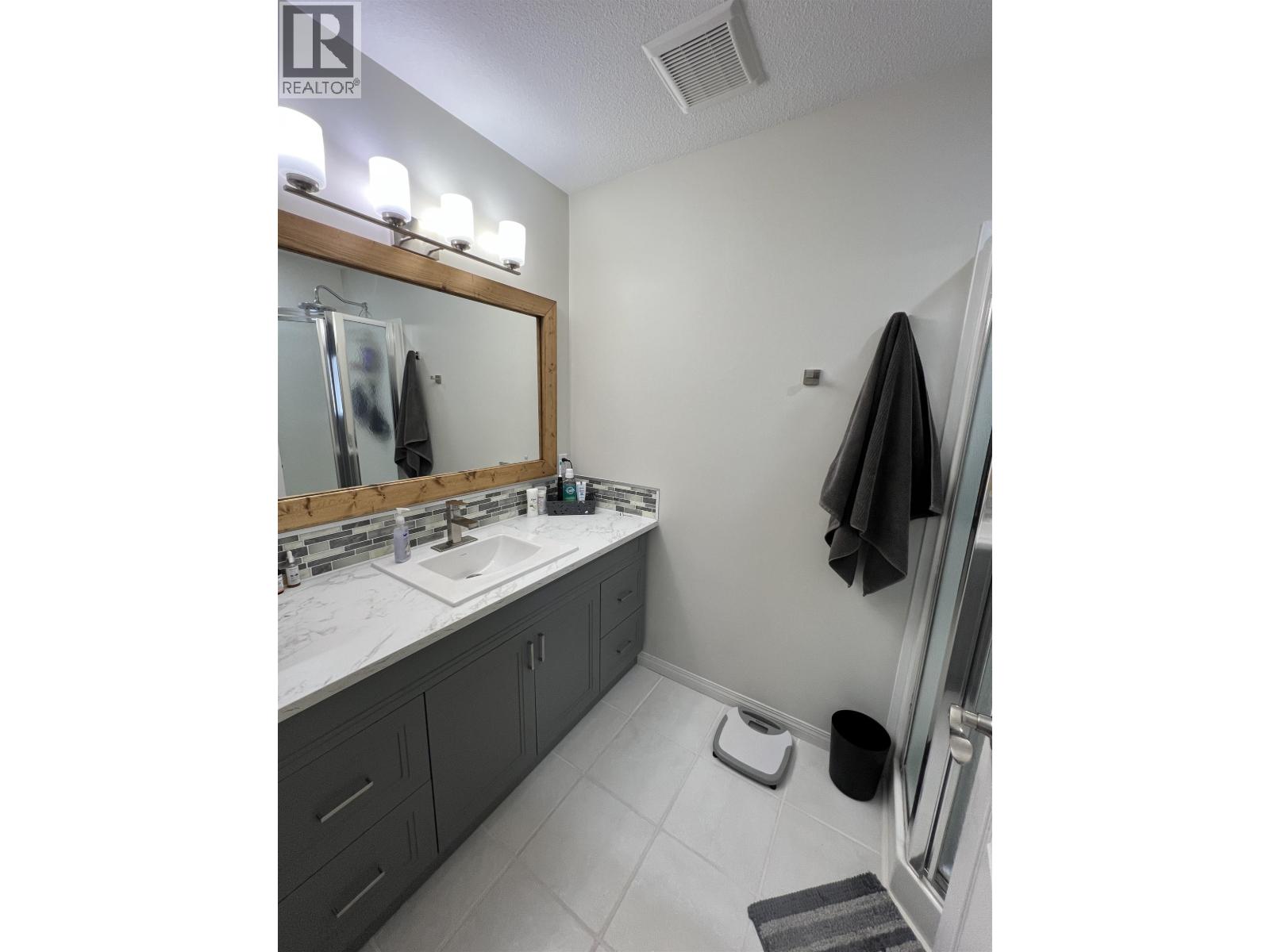 5517 W 57 AVENUE, Fort Nelson